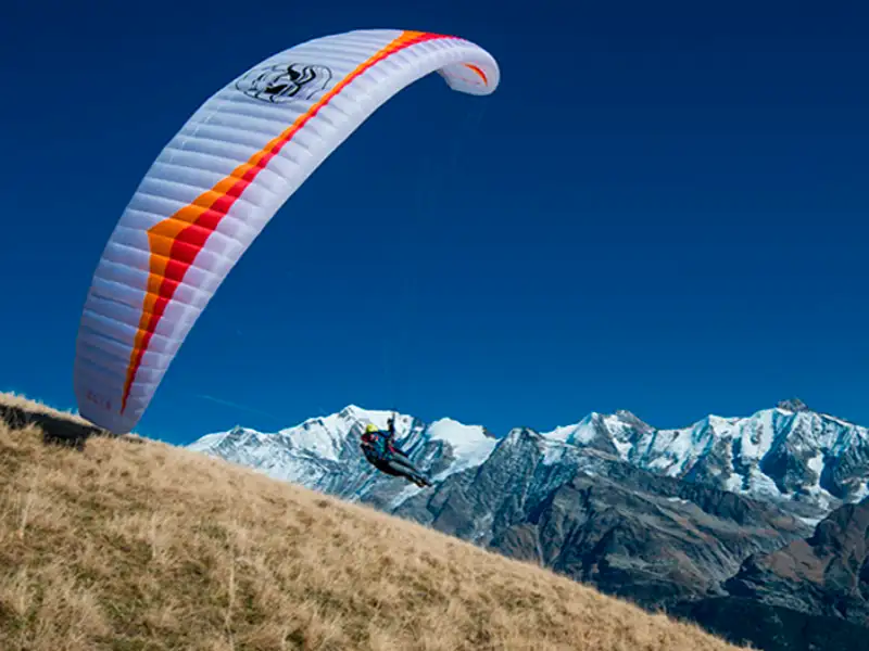 تکنیک ریج‌سورینگ (Ridge Soaring)؛ هنر پرواز ابدی در آغوش دیواره‌های سنگی