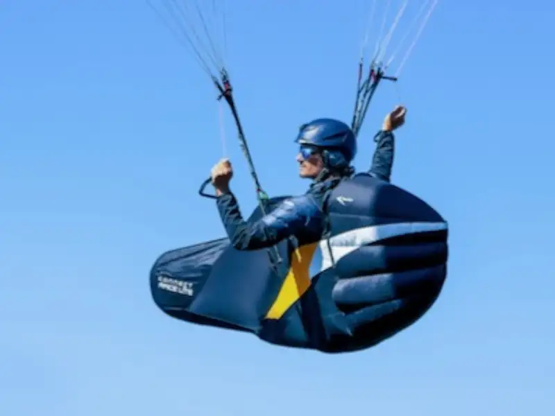 هارنس (صندلی پرواز)؛ از راحتی مدلهای نشسته تا آیرودینامیک صندلیهای کیسهخوابی (Pod) هارنس (صندلی پرواز)؛ از راحتی مدلهای نشسته تا آیرودینامیک صندلیهای کیسهخوابی (Pod)